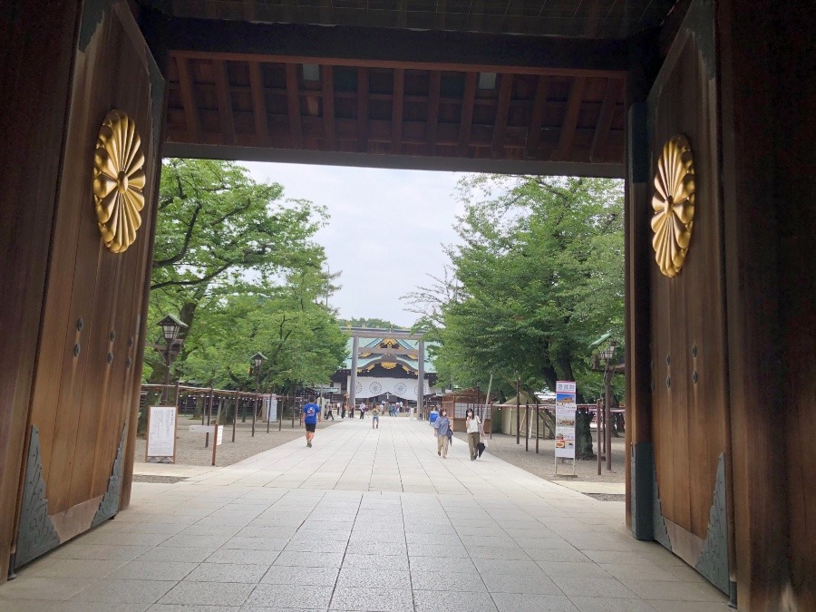 靖国神社へ