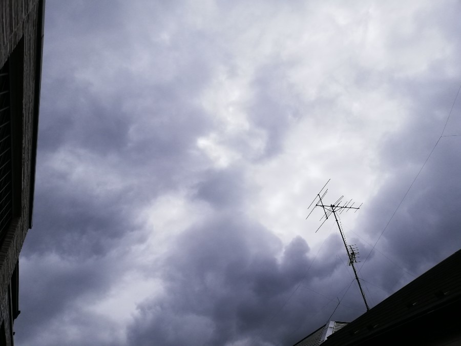 もくもく雲り空