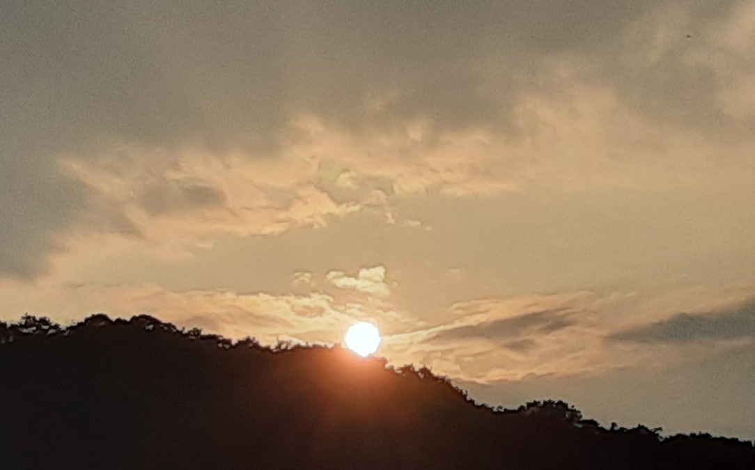 雲もくもく部❣️( ˶˙ᵕ˙˶ )🍀*゜朝日🌅