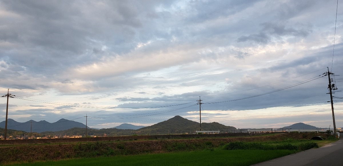 田舎の夕方☁️