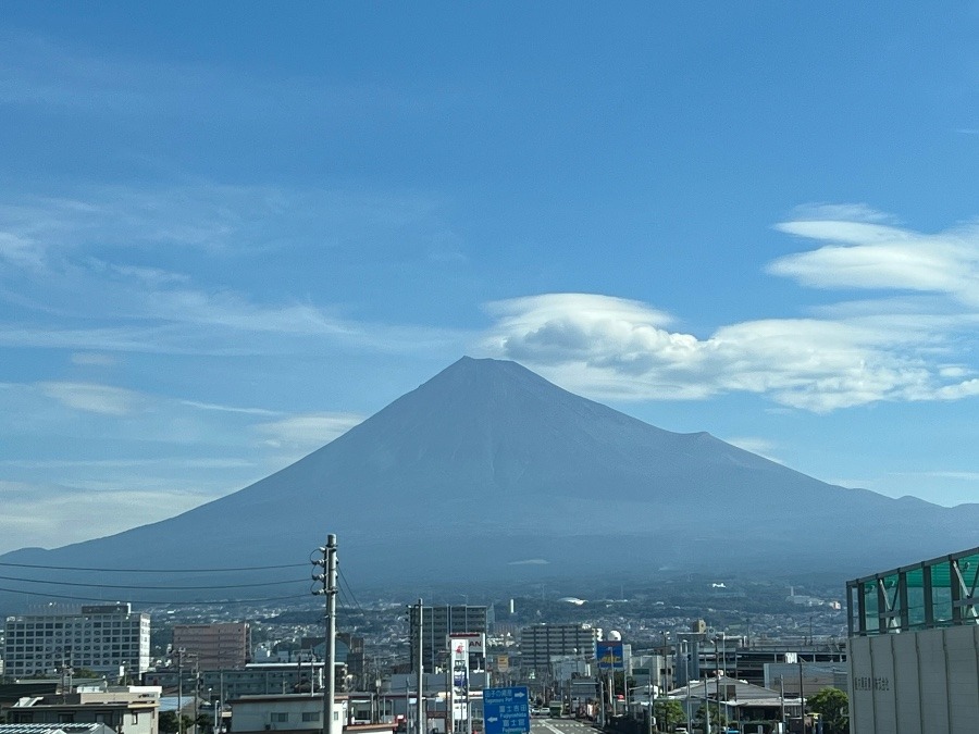 25(月)8:30頃の富士山