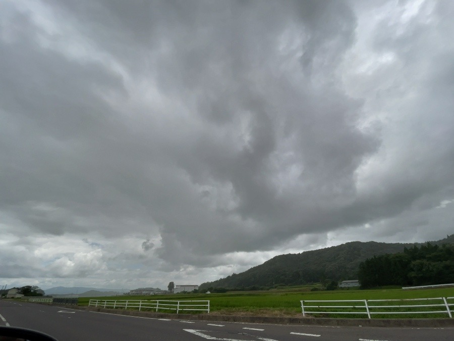 黒雲が‥