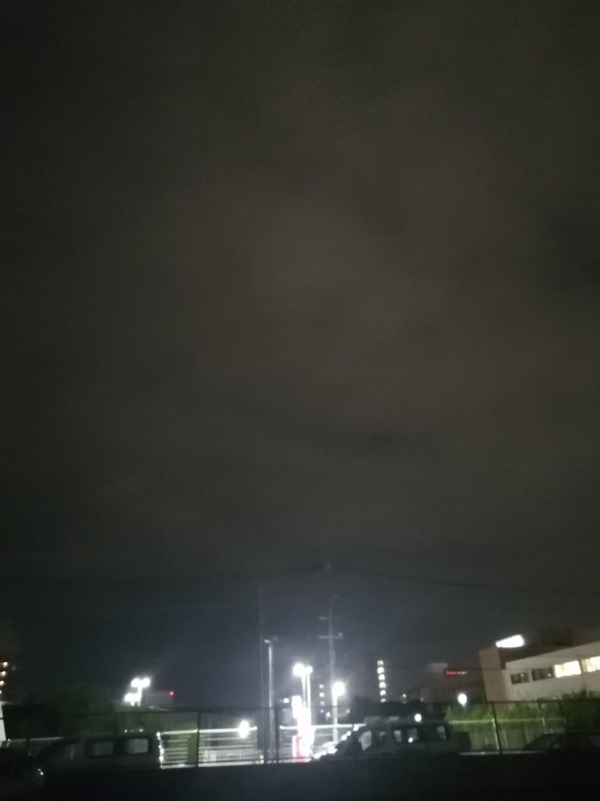 真夜中だけど…明るい空