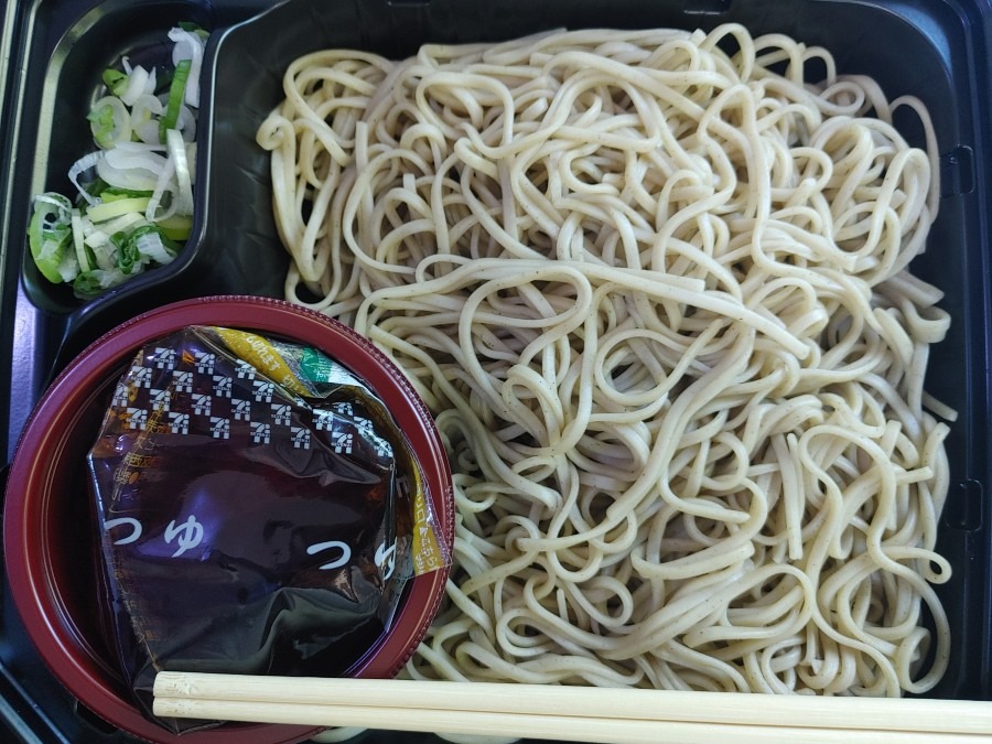 お昼はざる蕎麦【コンビニ】🍴😊