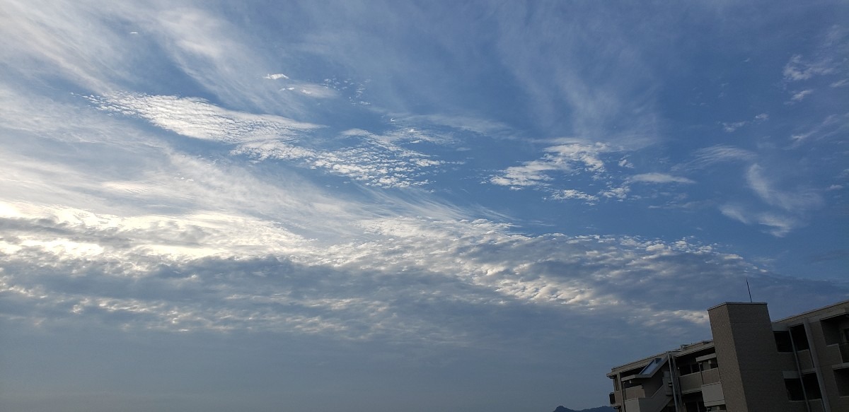 朝6時の空☁️