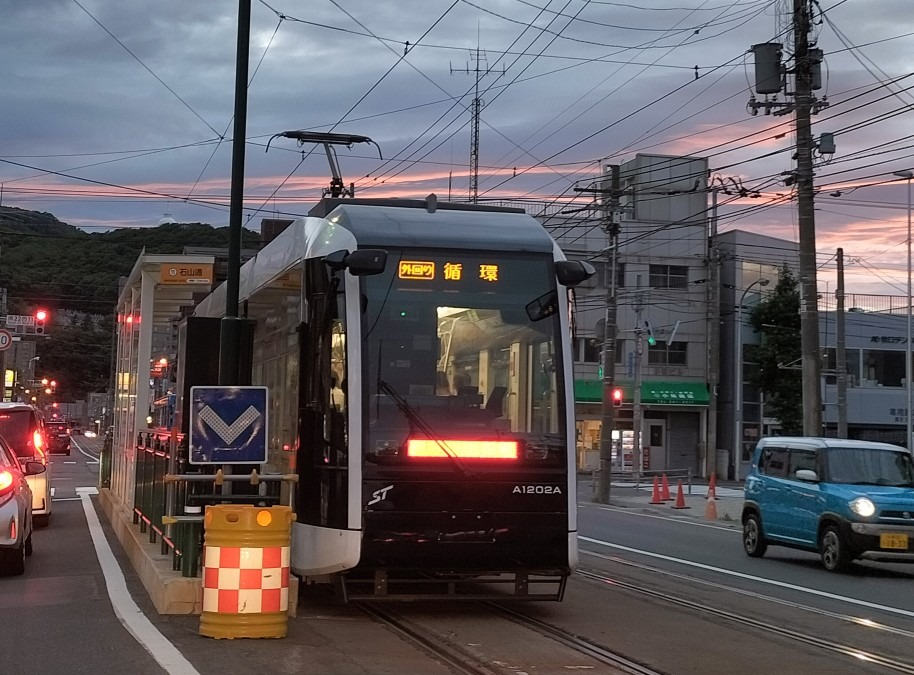 夕焼け空と路面電車