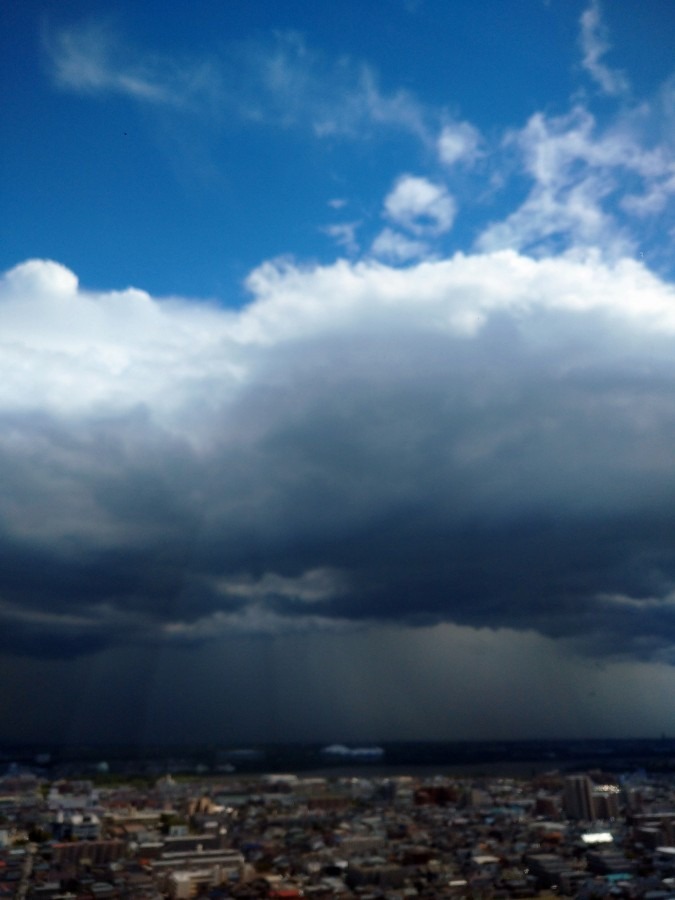 青空と大雨