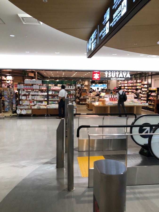 福岡空港にあるTSUTAYA