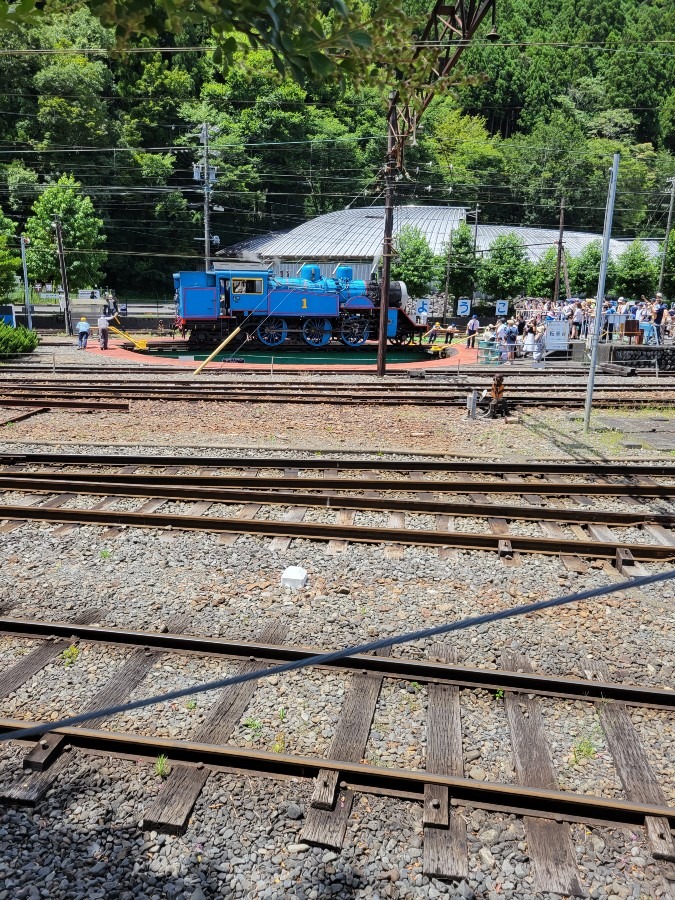 転車台で回転するトーマス　大井川鐵道千頭駅