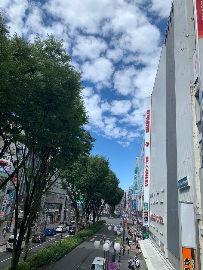 雨上がりの空と街