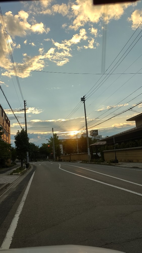 温泉街の夕陽🌇