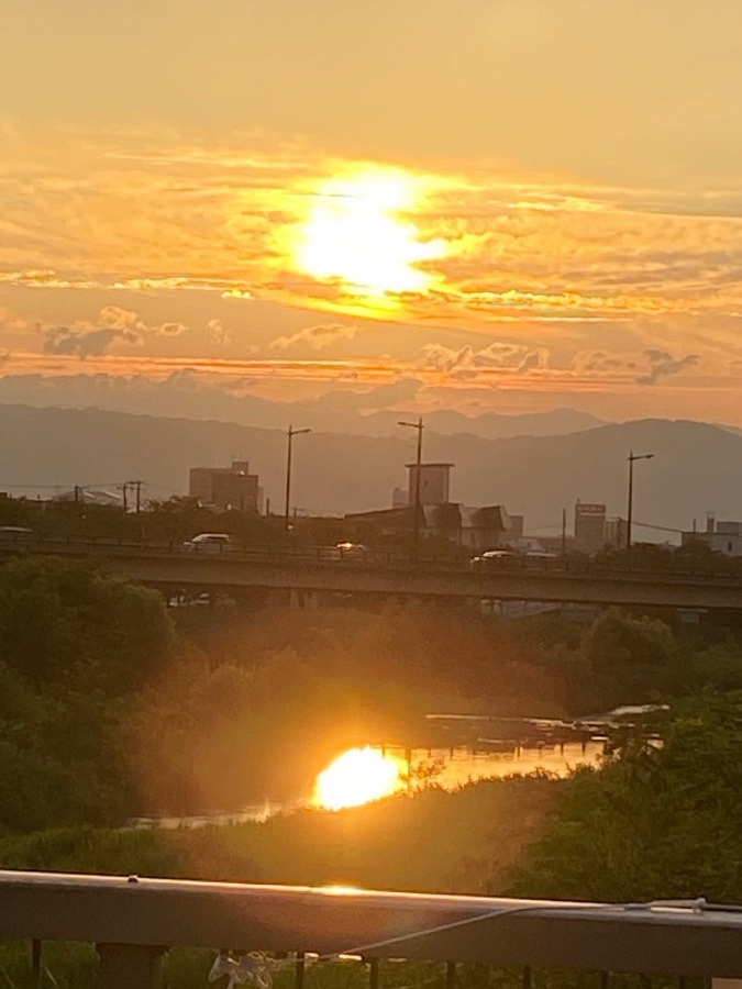 太陽がふたつ☀️☀️🌇