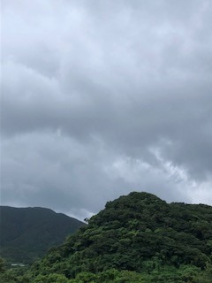 甑島　里町の空