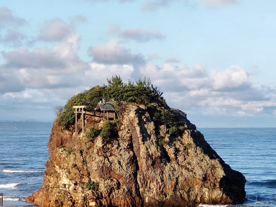 今朝の稲佐の浜と弁天島