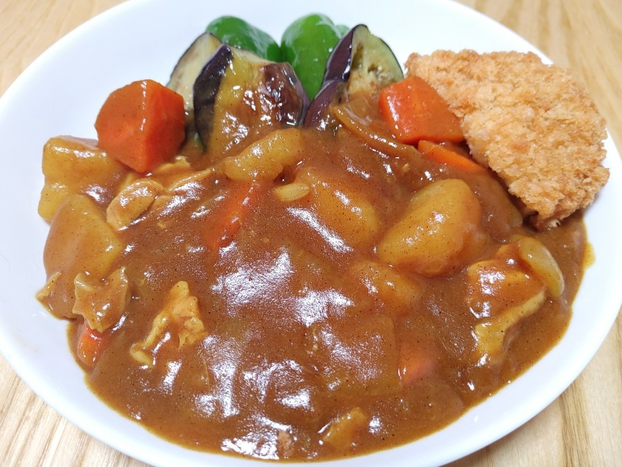 自家製野菜🍆コロッケカレー🍛🍴😊