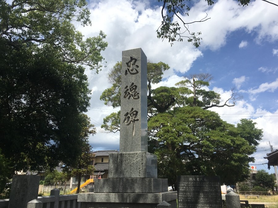 今日は、終戦記念日です。近所の 神社にお参りに行きました。