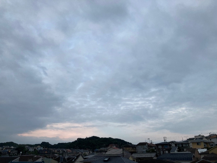 夕暮れ時…。