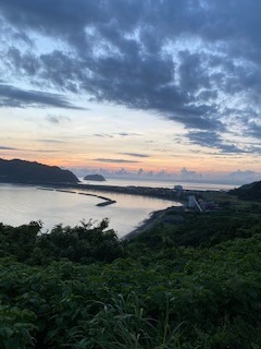 里町トンボロの明け方