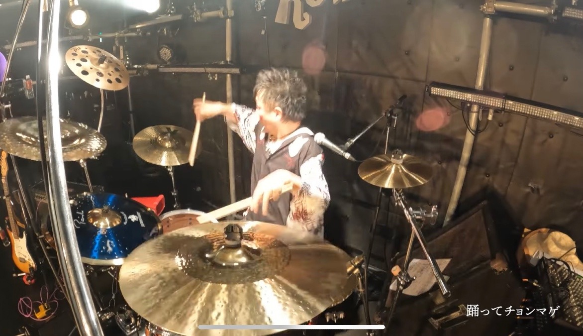 ドラム演奏中の1枚パシャリ🥁😃✨