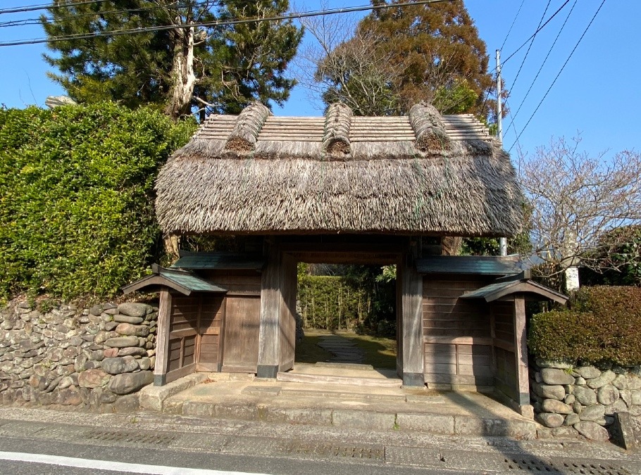 茅葺き屋根の門🛤  入来町