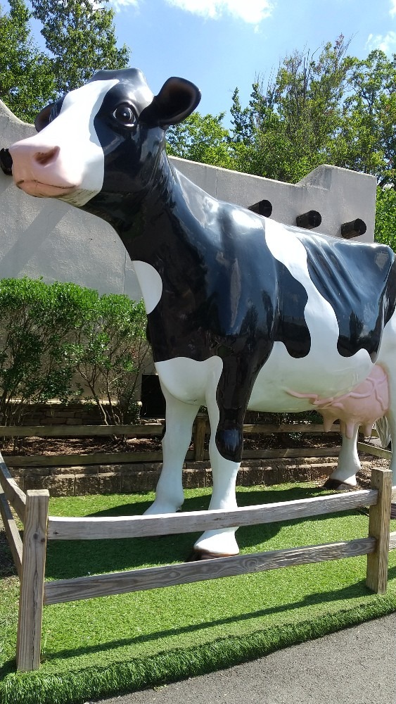 これは作り物の牛です。