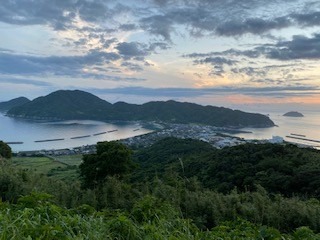 里町トンボロの夜明け