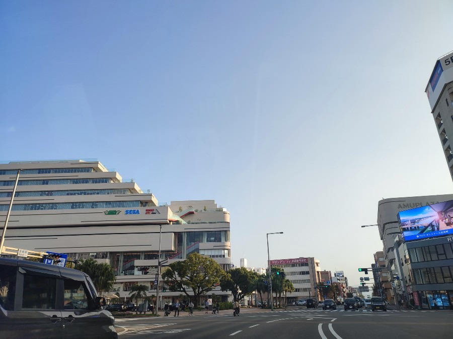 宮崎駅アミュプラザ前 １７時の空