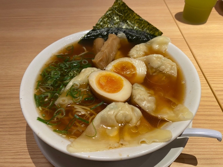 月見🌕肉ワンタン麺🍜