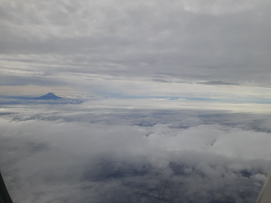 雲の中の富士山