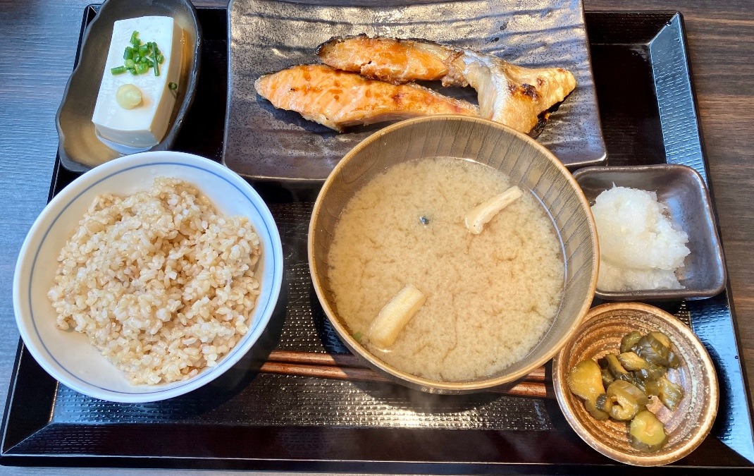 銀鮭の塩焼き定食