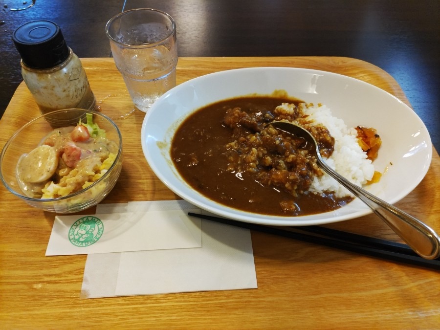 ビタパラでお食事　　カレー食べかけてしまった❣