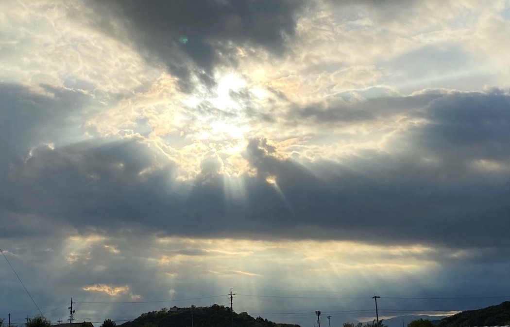 昨夕の西の空から薄明光線