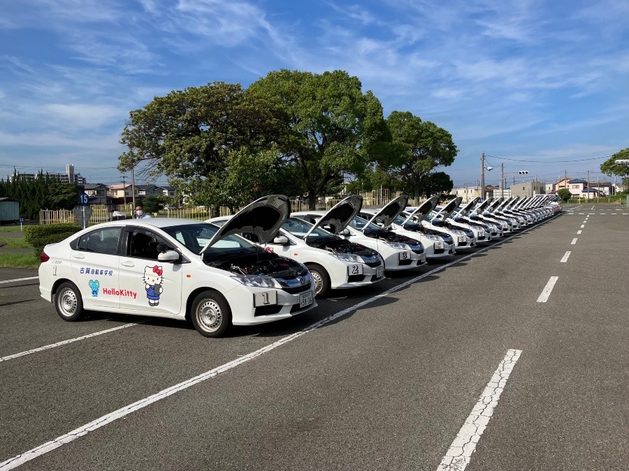 ✨自動車学校車の点検風景✨