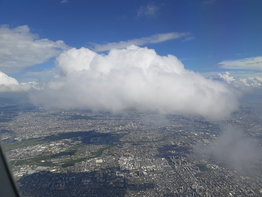 大阪・伊丹空港を離陸しました。