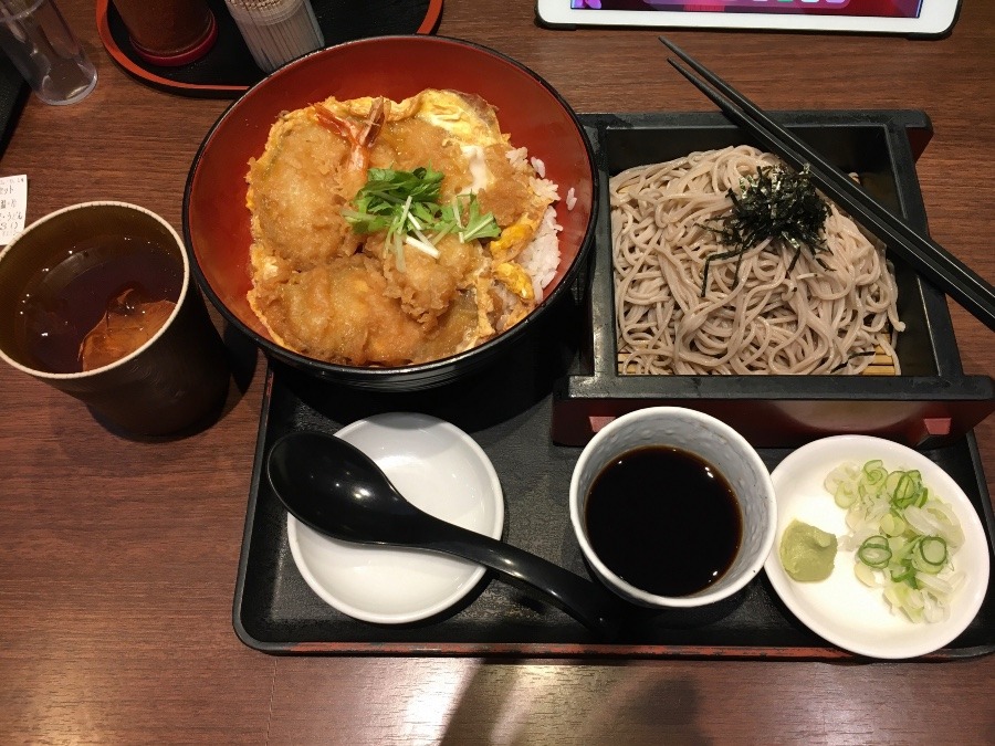 ⭕️今日は、天とじ丼(^O^)❣️