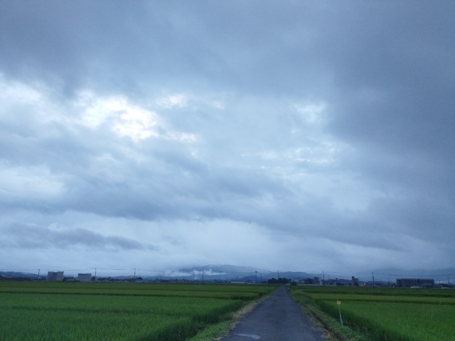 都城市（2022/9/3）今朝は小雨が降ってます😓❗（東の空）