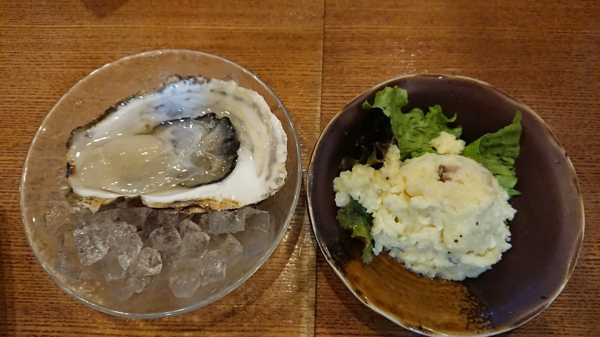 生牡蠣とポテトサラダです😋