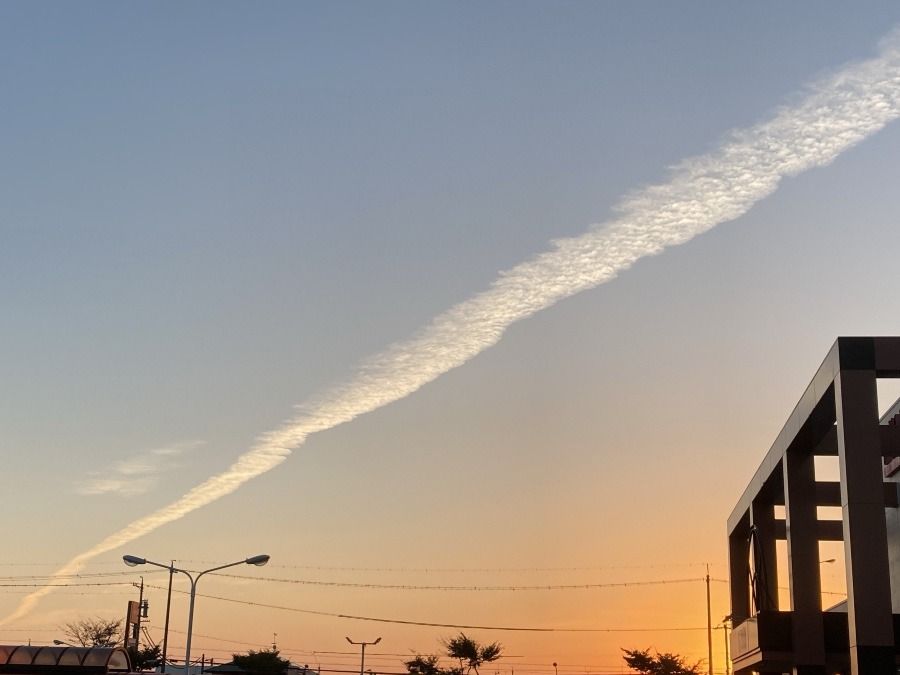 飛行機雲☁️☁️