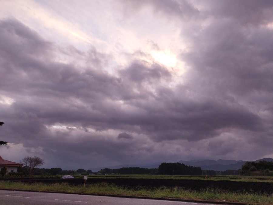 都城市（2022/9/16）今朝は曇り空😅❗（東の空）