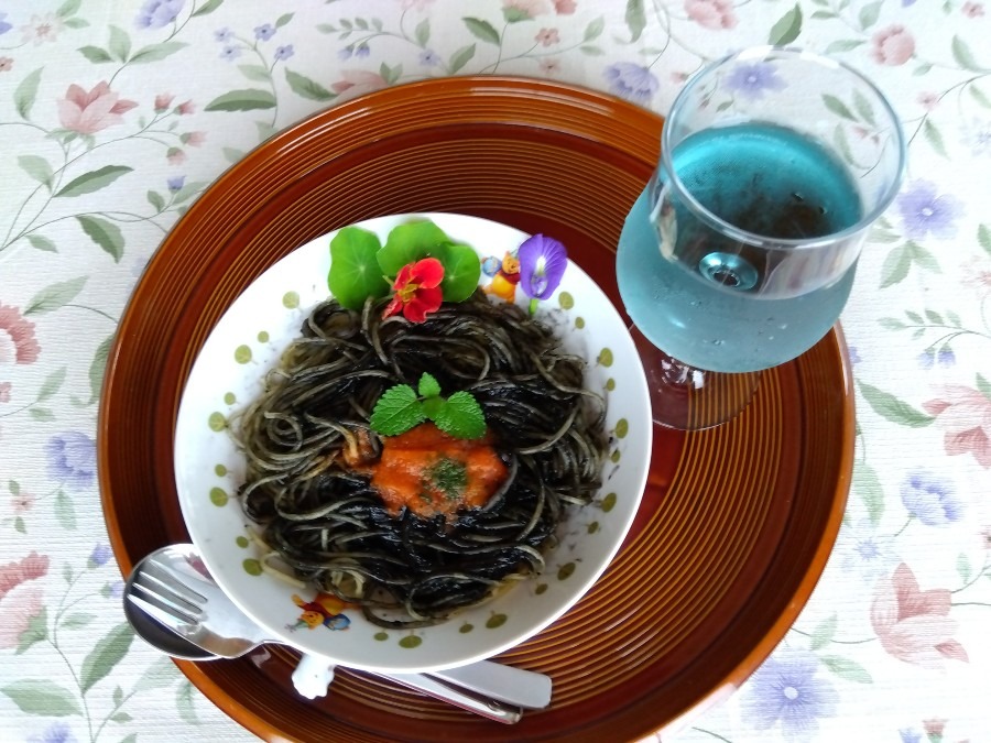 今日のランチ🍝はイカ墨パスタ