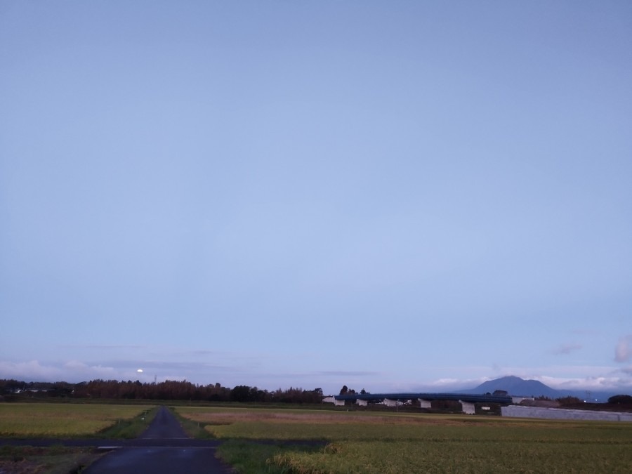 都城市（2022/10/10）今日の霧島(^.^)↗️（西の空）