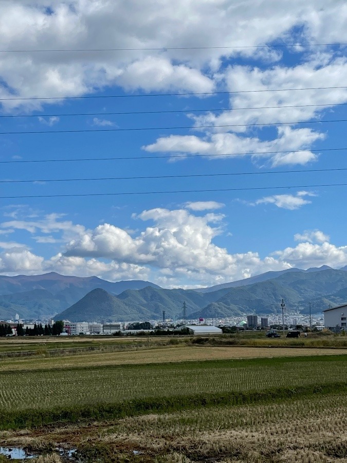 お昼の空