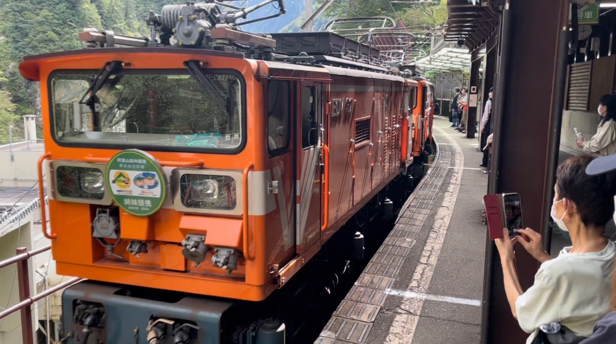 黒部渓谷トロッコ電車