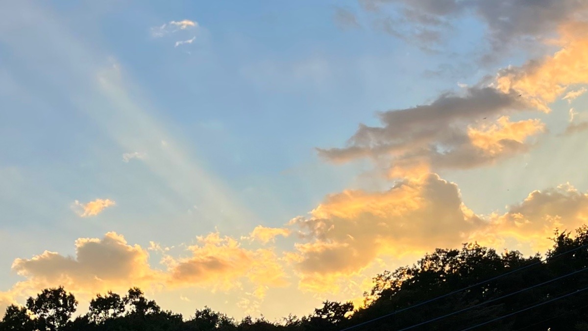 16:30の空