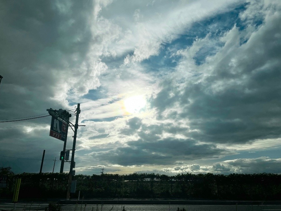 朝の空 8時