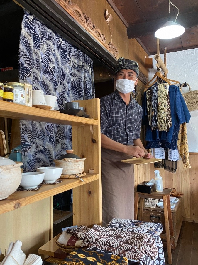 飛鳥謎(?)の店のご主人