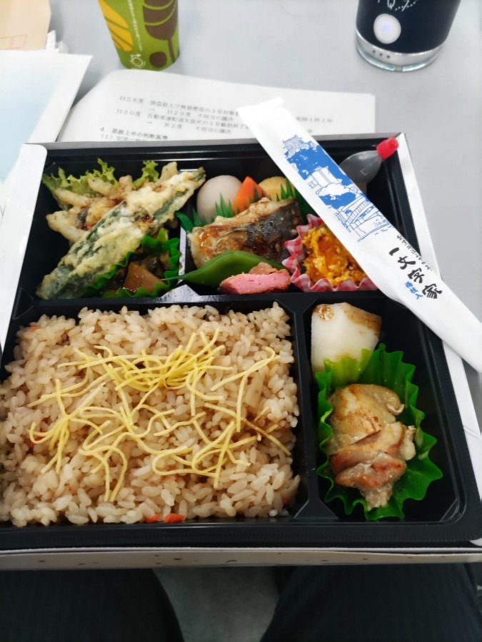 今日のお昼は一文字家さんのお弁当