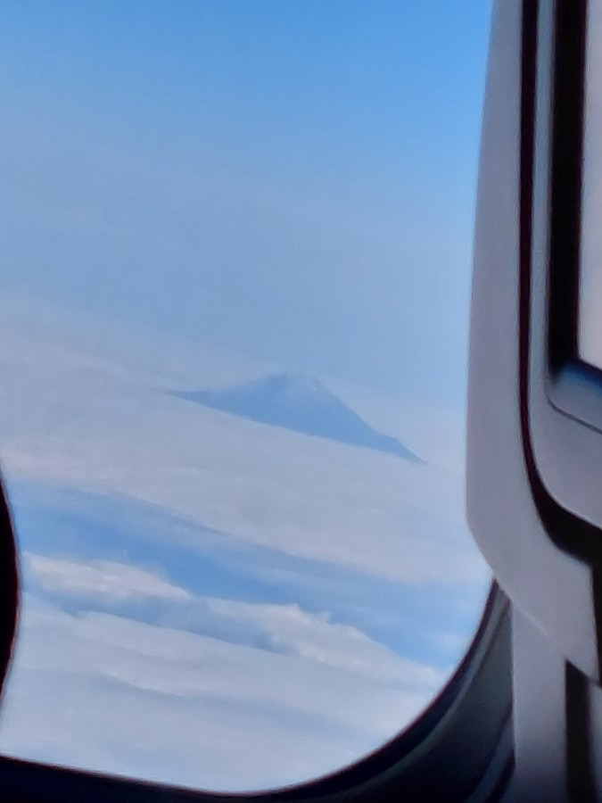 機内で富士山のアナウンス