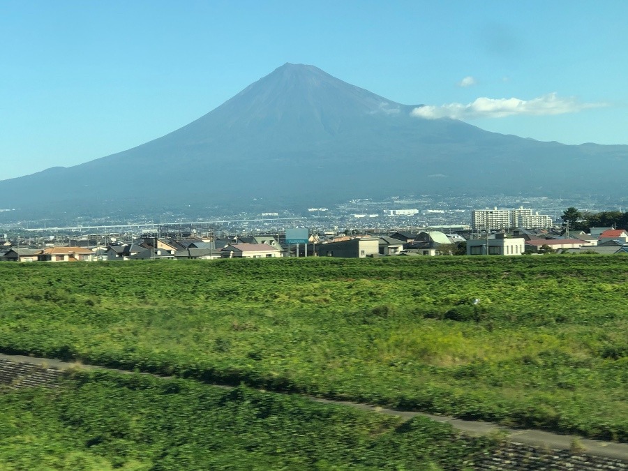 2022.10.01.  新幹線から富士山