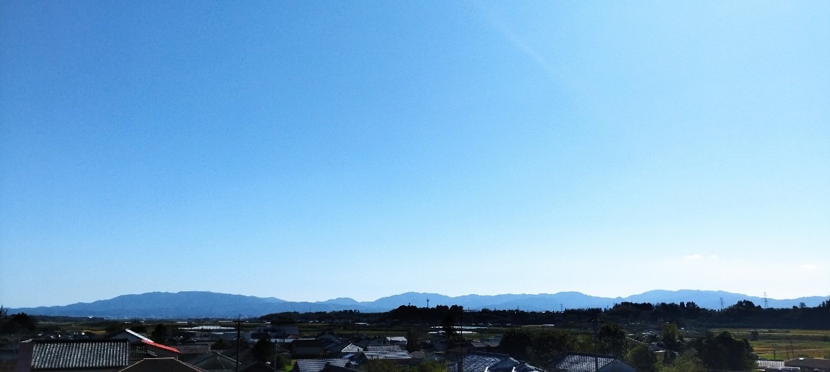 都城市（2022/10/19）青空が綺麗😊↗️（東の空）②